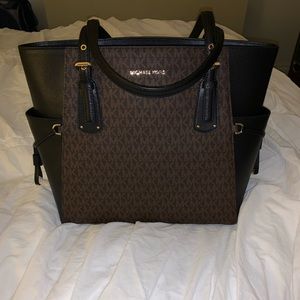 Michael Kors Voyager Tote